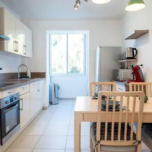 https://residence-la-source.fr-provencehotel.com